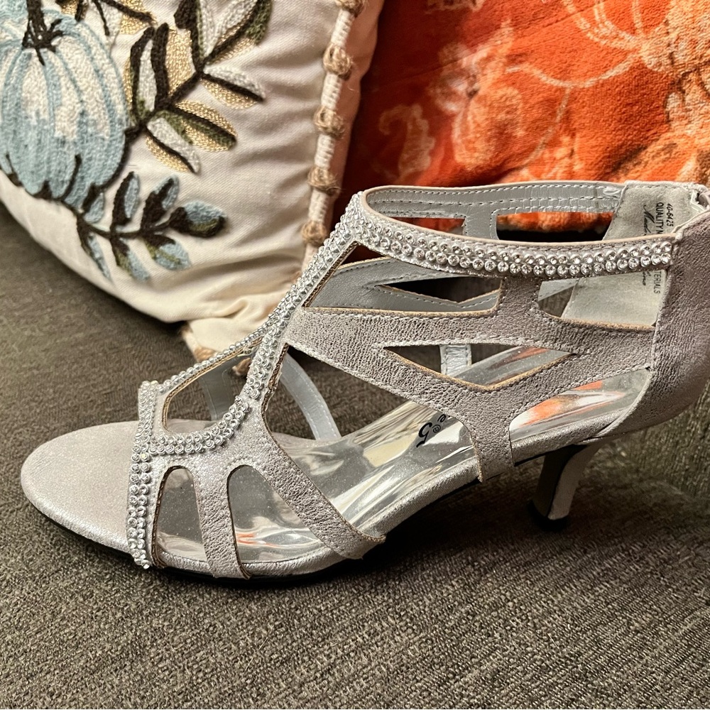 Easy Street Shoes - Picture 3 of 5